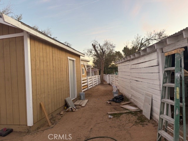 https://media.crmls.org/medias/b8117641-1710-4948-8d6e-ae855fc6895a.jpg?preset=X-Large