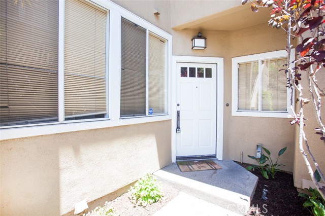 72 Vassar Aisle, Irvine CA: https://media.crmls.org/medias/b8122017-f2d5-4d19-8f6b-8e5edb6b5ff3.jpg