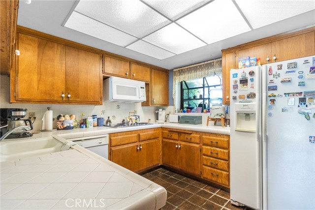 17416 Dearborn Steet, Northridge CA: https://media.crmls.org/medias/b81225b5-0f03-4a27-9053-5adeb713a6aa.jpg