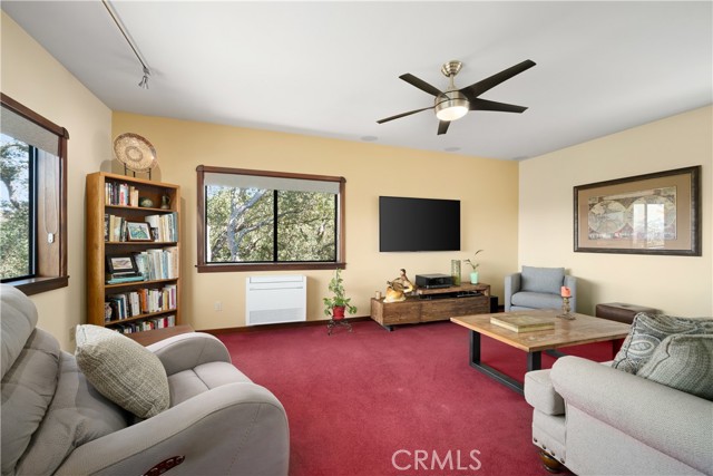 9055 Junipero Avenue, Atascadero CA: https://media.crmls.org/medias/b81263f7-0bc2-4ee8-880e-e803c41ad9f9.jpg