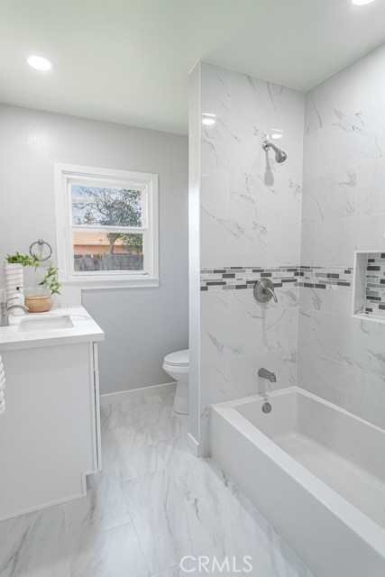 140 S Thompson Street, Hemet CA: https://media.crmls.org/medias/b812807d-8728-49ab-be36-195821a3fb2a.jpg