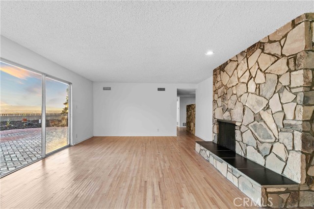 Detail Gallery Image 22 of 63 For 9960 Milburn, Sun Valley,  CA 91352 - 4 Beds | 2 Baths