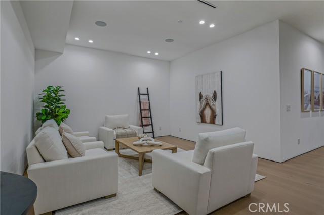 4219 Costello Avenue, Sherman Oaks CA: https://media.crmls.org/medias/b812a340-5351-479c-b3c8-63bbb83a87d9.jpg
