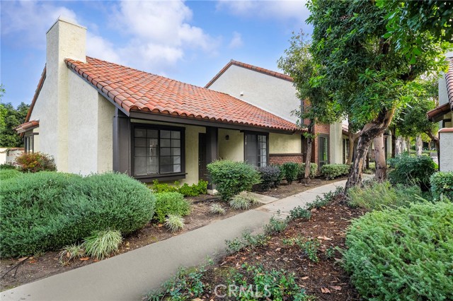 Detail Gallery Image 2 of 30 For 210 San Luis Rey, San Dimas,  CA 91773 - 2 Beds | 2 Baths