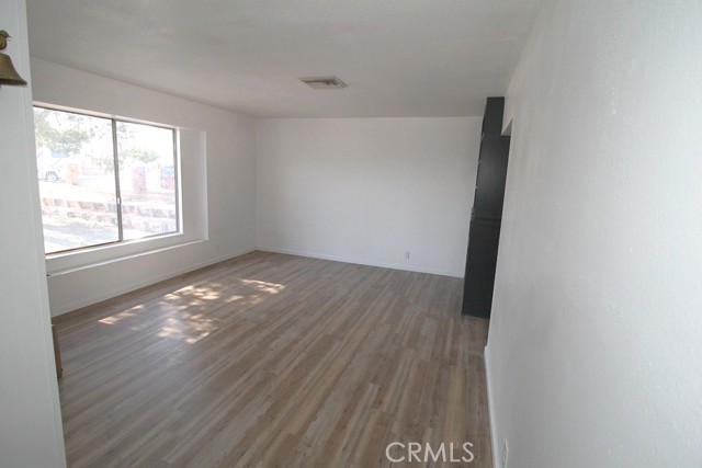 312 Del Mar Avenue, Barstow CA: https://media.crmls.org/medias/b81345cb-573c-4d13-a067-774efc46a47b.jpg