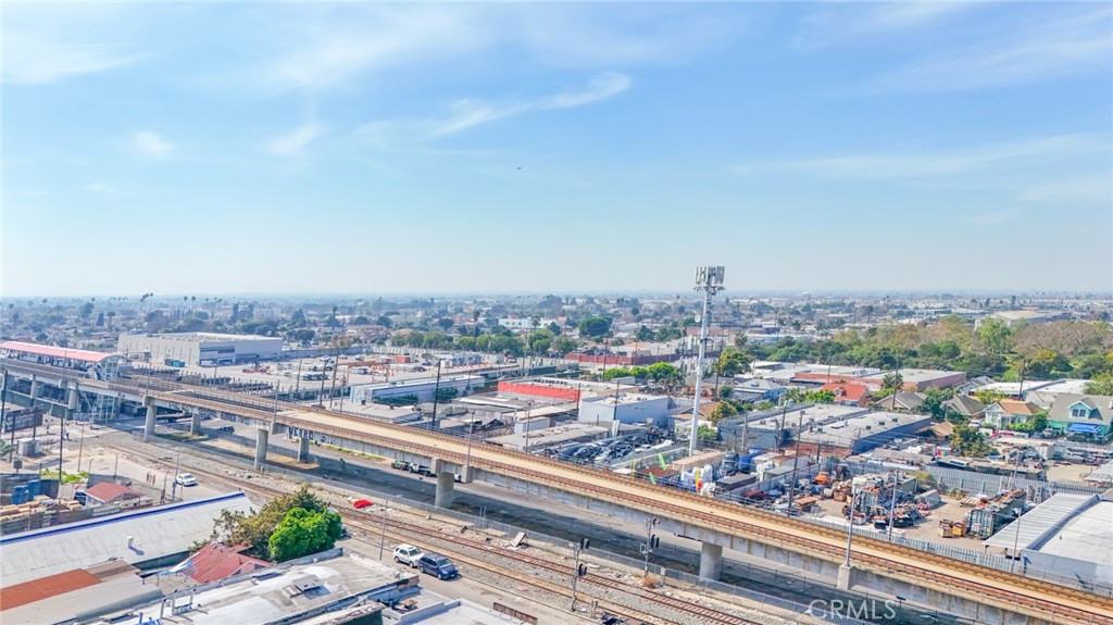 https://media.crmls.org/medias/b813c113-f432-4106-806d-b054f25aee93.jpg?preset=X-Large