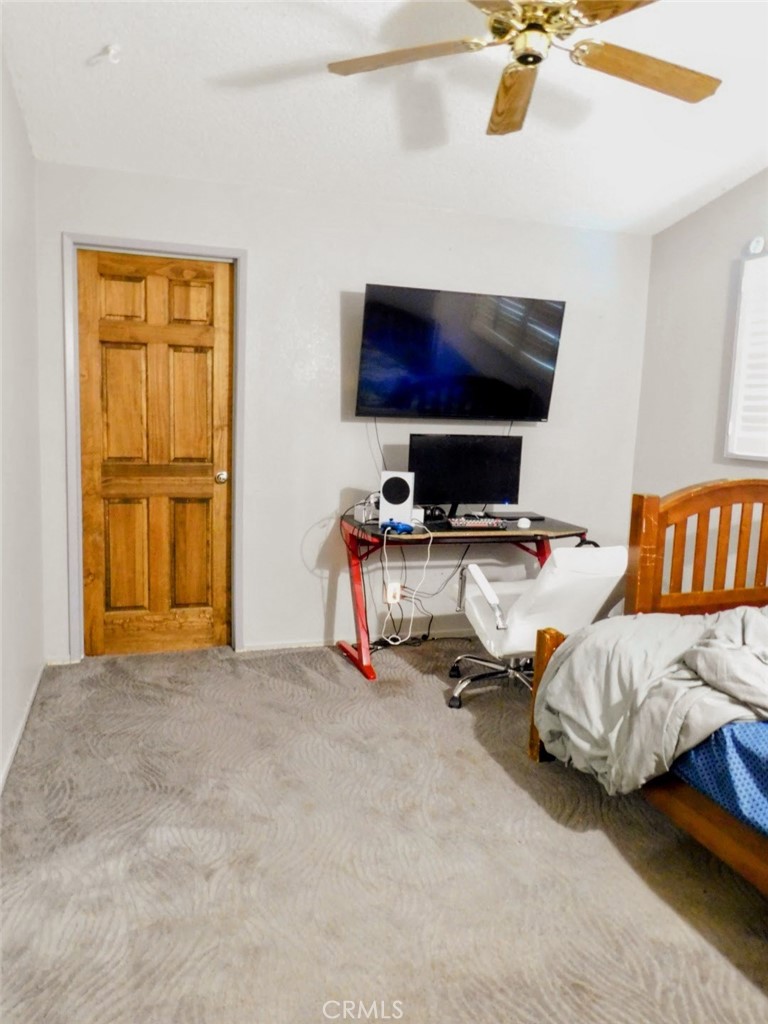https://media.crmls.org/medias/b813f7ba-7058-4860-aa4a-7368c233a487.jpg?preset=X-Large