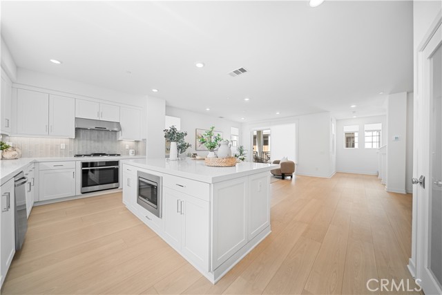 Detail Gallery Image 12 of 47 For 1042 N Anaheim Blvd #2,  Anaheim,  CA 92801 - 4 Beds | 3/1 Baths