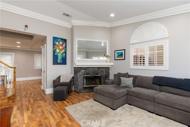 Detail Gallery Image 2 of 31 For 9273 Sierra Vista Cir, Pico Rivera,  CA 90660 - 3 Beds | 2/1 Baths