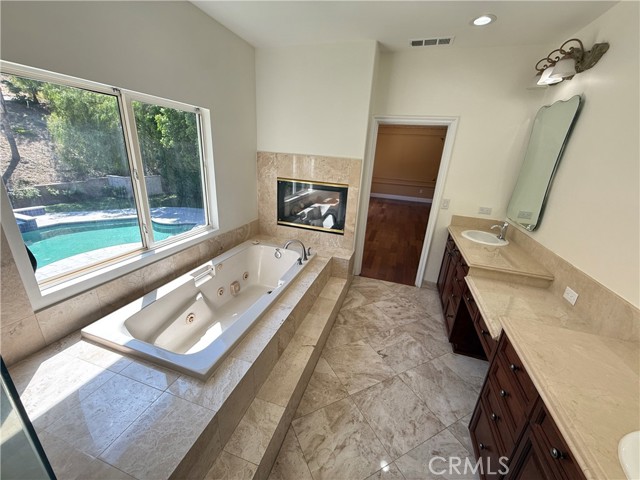 11737 Lois Court, Granada Hills CA: https://media.crmls.org/medias/b8142d15-1516-4352-bafd-d3651a8ce61a.jpg