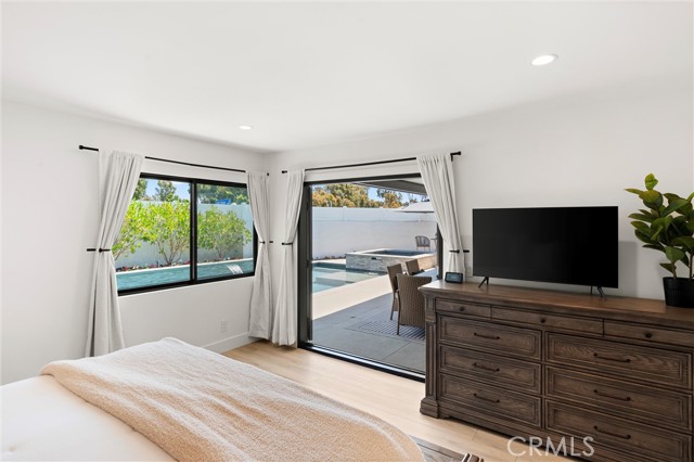 19582 Summer Breeze Lane, Huntington Beach CA: https://media.crmls.org/medias/b814a2f8-bd62-4ca9-b993-0371fac5cdfb.jpg