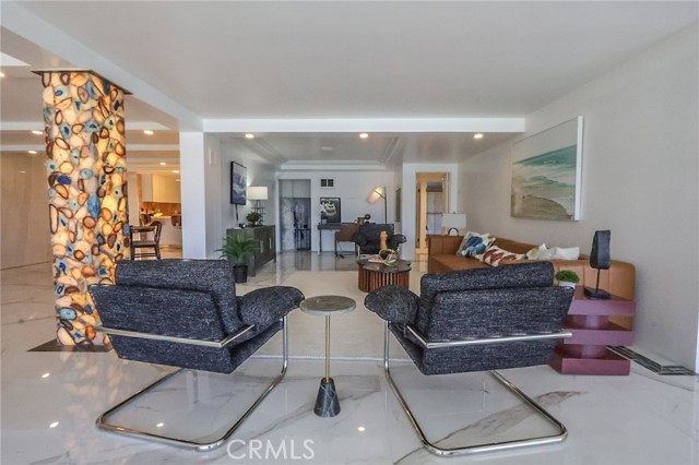2525 Ocean Boulevard, Corona del Mar CA: https://media.crmls.org/medias/b815ce5c-e92f-476f-9ea2-1d80df246d45.jpg