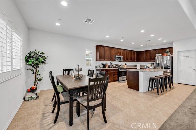 Detail Gallery Image 2 of 3 For 16252 Gibson, Victorville,  CA 92394 - 5 Beds | 3/1 Baths