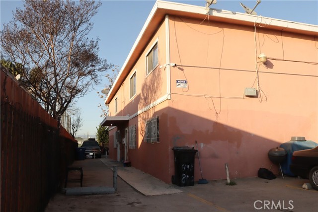 Detail Gallery Image 5 of 16 For 426 E 79th St #1,  –,  CA 90003 - 2 Beds | 1 Baths