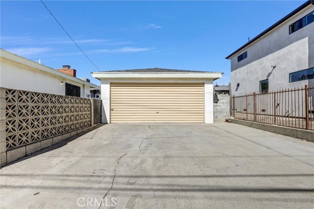 301 East Buckthorn photo 26