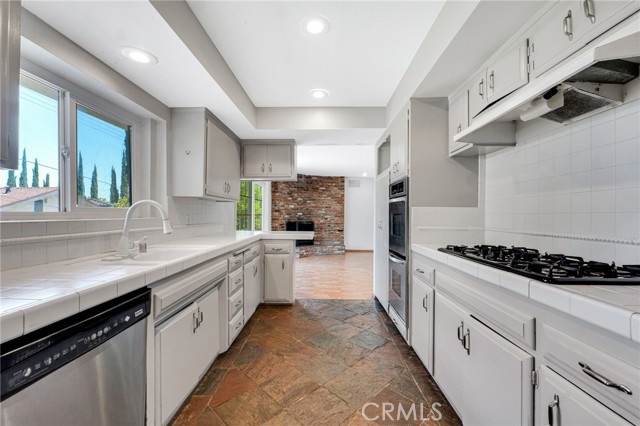 Detail Gallery Image 10 of 26 For 22231 Del Valle St, Woodland Hills,  CA 91364 - 3 Beds | 2/1 Baths