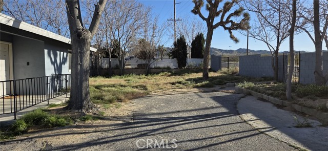 Detail Gallery Image 2 of 6 For 7363 Sage, Yucca Valley,  CA 92284 - 3 Beds | 2 Baths