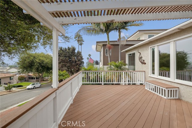 Detail Gallery Image 6 of 37 For 551 Avenue B, Redondo Beach,  CA 90277 - 3 Beds | 2/1 Baths