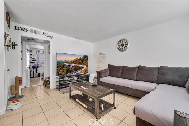 Detail Gallery Image 7 of 22 For 1073 N Vista Ave, Rialto,  CA 92376 - – Beds | – Baths