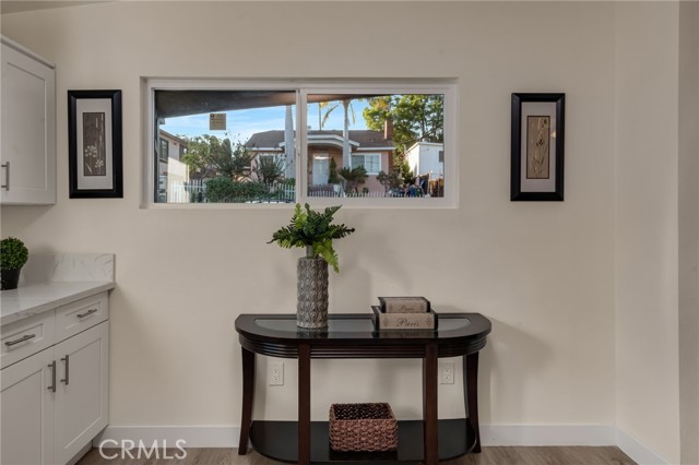 1048 Dexter Street, Los Angeles CA: https://media.crmls.org/medias/b81b9e63-0f0f-48cc-8bcd-dcb645417e2e.jpg