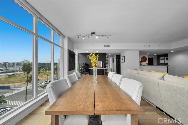 400 W Ocean Boulevard, Long Beach CA: https://media.crmls.org/medias/b81c0691-efa1-4ed4-bc23-4dbd259aed2c.jpg