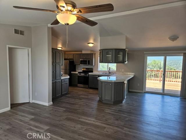 4223 Woodview Lane, Mariposa CA: https://media.crmls.org/medias/b81c5225-39b2-48b4-8320-329c1d6a151e.jpg