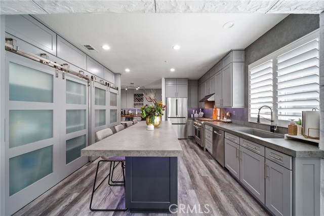 15583 N Peak Lane, Fontana CA: https://media.crmls.org/medias/b81ca6cc-2fa8-41b8-ac09-3c1be63705cd.jpg