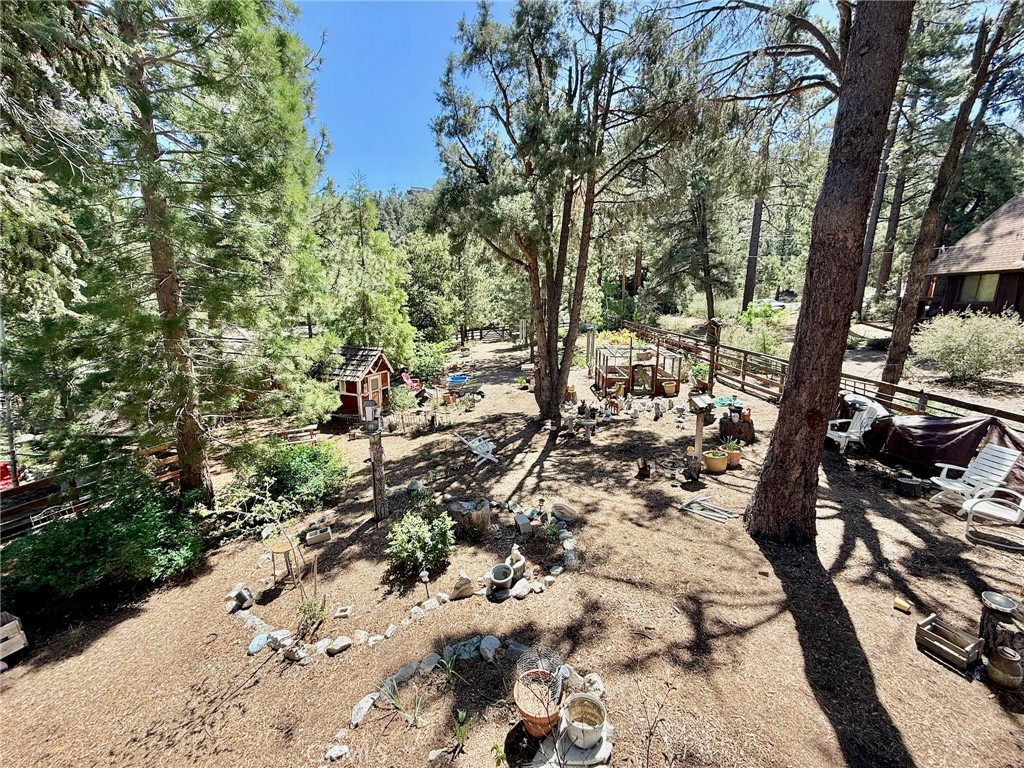 https://media.crmls.org/medias/b81e49aa-c9c0-46bb-916b-33067530f6c8.jpg?preset=X-Large