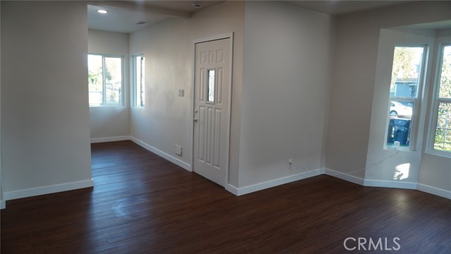 1327 W 89th St, Los Angeles CA: https://media.crmls.org/medias/b81e988a-b467-4087-ab81-07b836820310.jpg