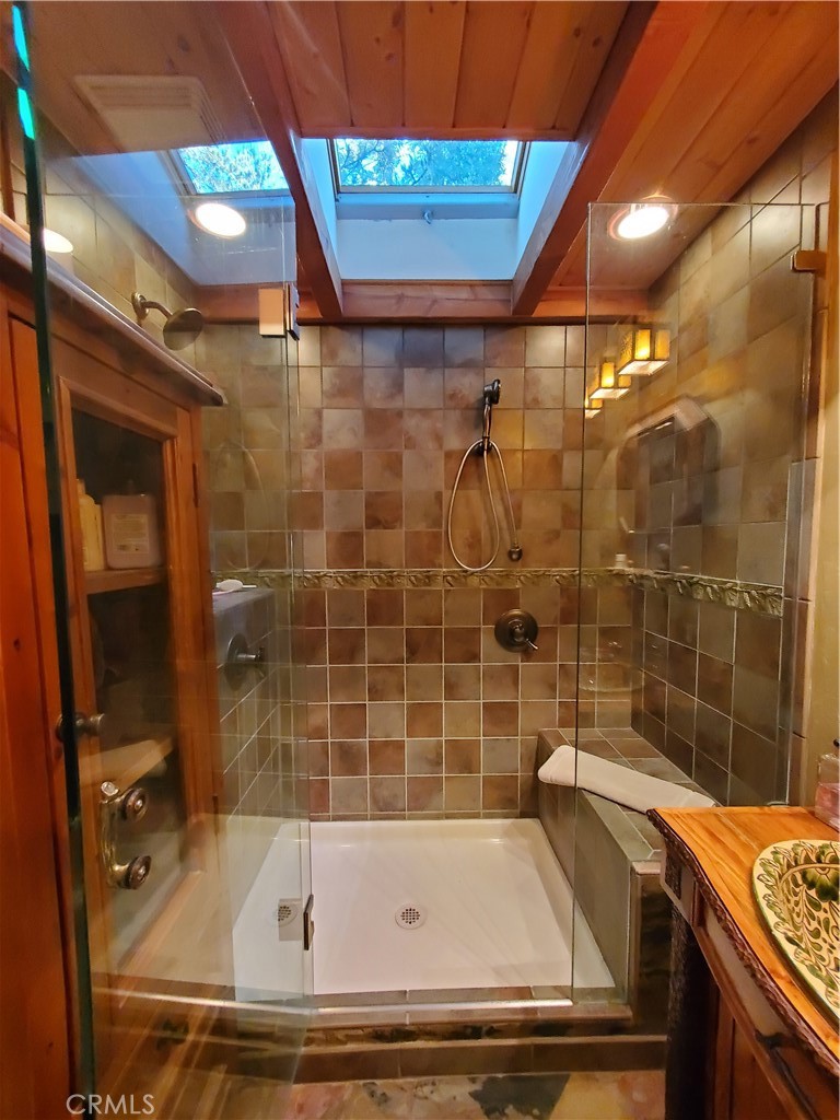 https://media.crmls.org/medias/b81eb63e-eb71-47f1-8309-d53f2a5faf24.jpg?preset=X-Large