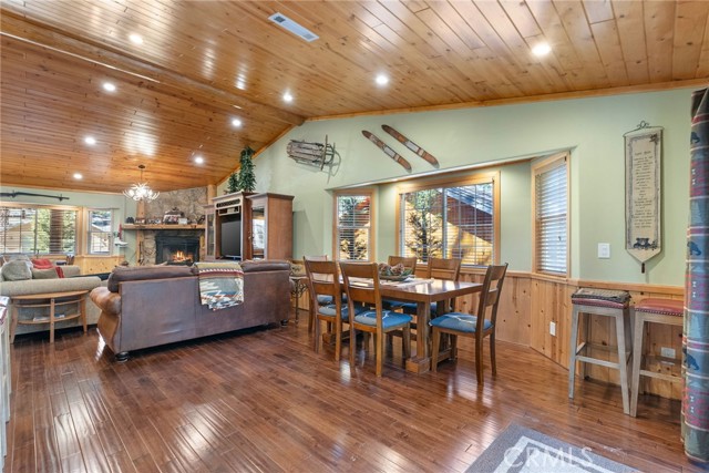 Detail Gallery Image 14 of 52 For 261 Crater Lake, Big Bear Lake,  CA 92315 - 3 Beds | 2 Baths