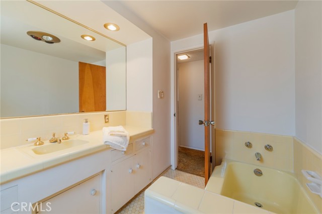 223 N Enrose Avenue, San Pedro CA: https://media.crmls.org/medias/b81f6570-7c9a-42ca-8c29-518c3b639178.jpg