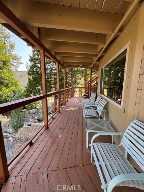 Detail Gallery Image 16 of 44 For 38532 N Shore Dr, Fawnskin,  CA 92333 - 3 Beds | 2/1 Baths