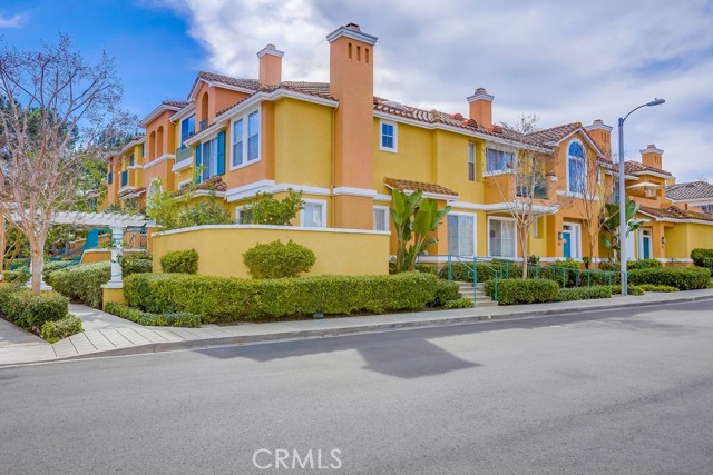 Detail Gallery Image 1 of 1 For 705 Marinella Aisle #118,  Irvine,  CA 92606 - 3 Beds | 2/1 Baths