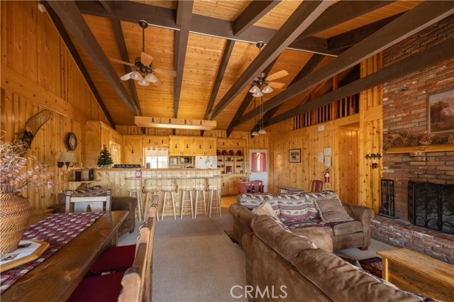 43897 Yosemite Drive, Big Bear Lake CA: https://media.crmls.org/medias/b81f8778-aa1e-493d-94a6-24dbaddd5d21.jpg