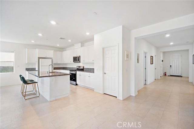 Detail Gallery Image 11 of 66 For 8044 Country Mile Ln, Riverside,  CA 92507 - 5 Beds | 3/1 Baths