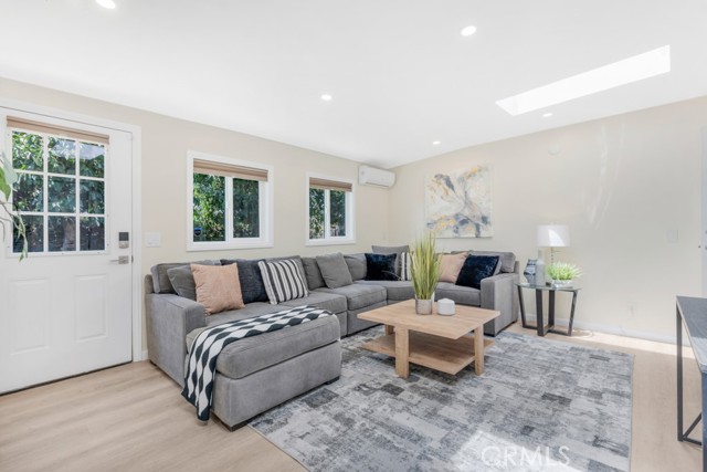 8901 Amigo Avenue, Northridge CA: https://media.crmls.org/medias/b81f97d9-3887-4f34-8f3c-13fd65ceacc9.jpg