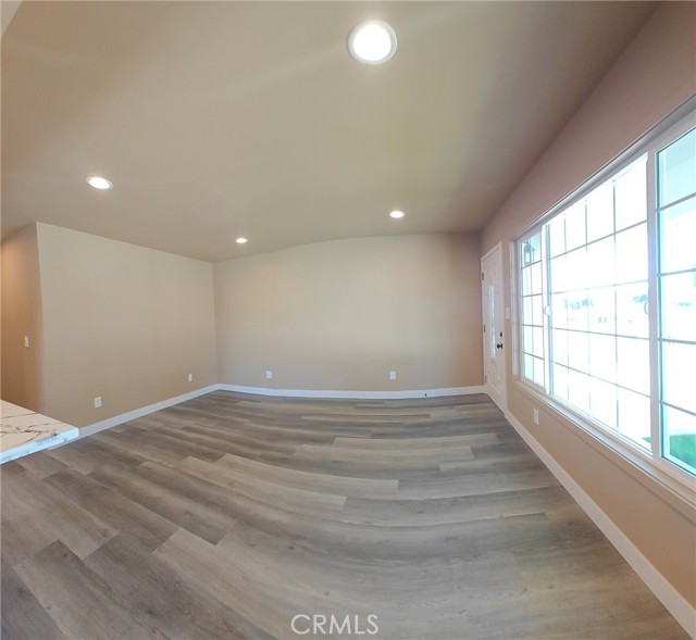 Detail Gallery Image 10 of 21 For 1402 E O, Wilmington,  CA 90744 - 4 Beds | 2 Baths