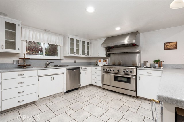 Detail Gallery Image 11 of 56 For 1011 Wyoming Dr, Merced,  CA 95340 - 5 Beds | 3 Baths