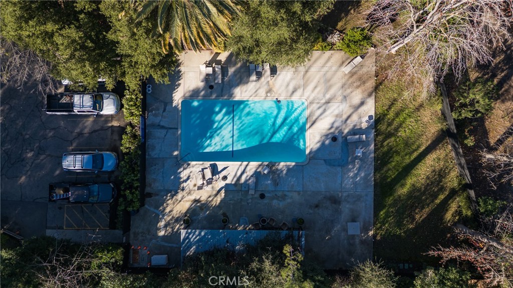 https://media.crmls.org/medias/b8200336-133b-44b5-8325-04b6583fa6bf.jpg?preset=X-Large