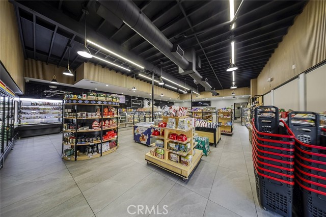 15602 Ventura Boulevard, Encino CA: https://media.crmls.org/medias/b8201a25-0f18-4a3d-b206-764bb75c9656.jpg