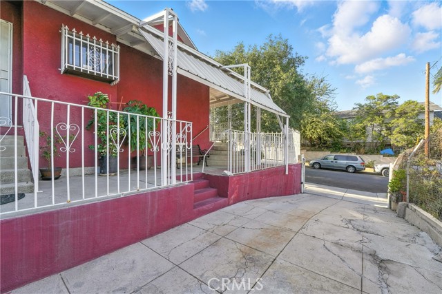 2718 E 7th Street, Los Angeles CA: https://media.crmls.org/medias/b821bc4c-8348-4636-90c7-125ffd87e797.jpg