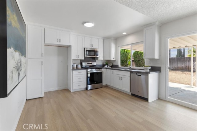 Detail Gallery Image 11 of 34 For 2205 Lake Forest Ct, San Bernardino,  CA 92407 - 3 Beds | 2 Baths