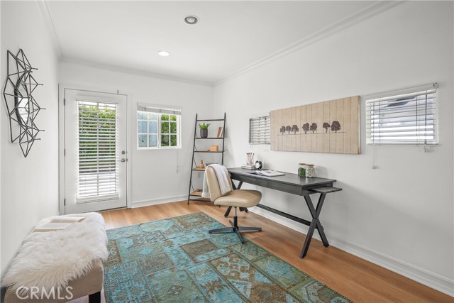 2482 New York Drive, Altadena CA: https://media.crmls.org/medias/b822b42e-22de-4885-8511-0f13cc3a6e4f.jpg