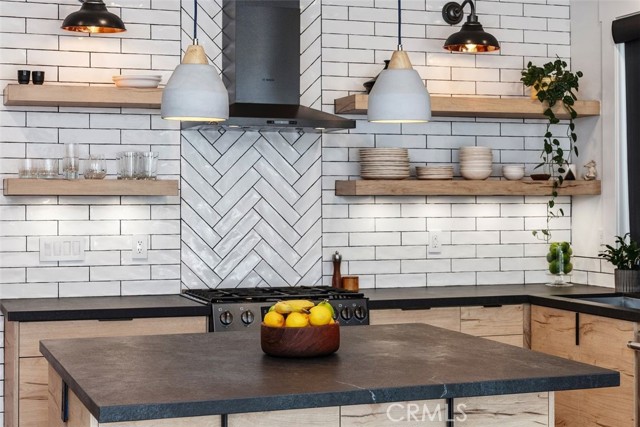 Image 7 of 58 For 65 Castletree