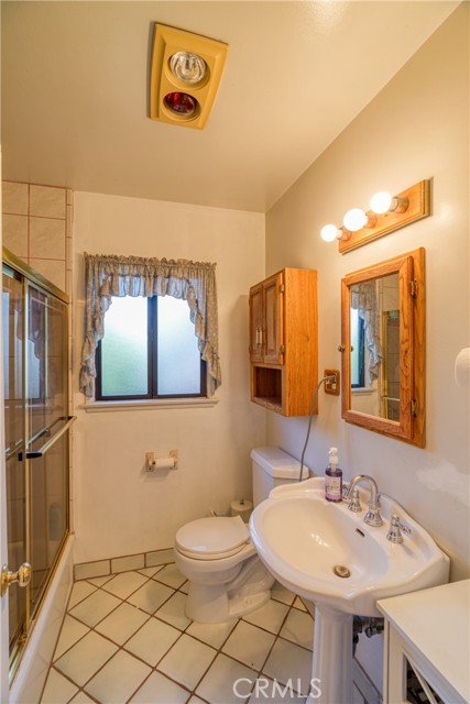 Detail Gallery Image 30 of 40 For 10049 Langdon, –,  CA 91345 - 3 Beds | 3 Baths