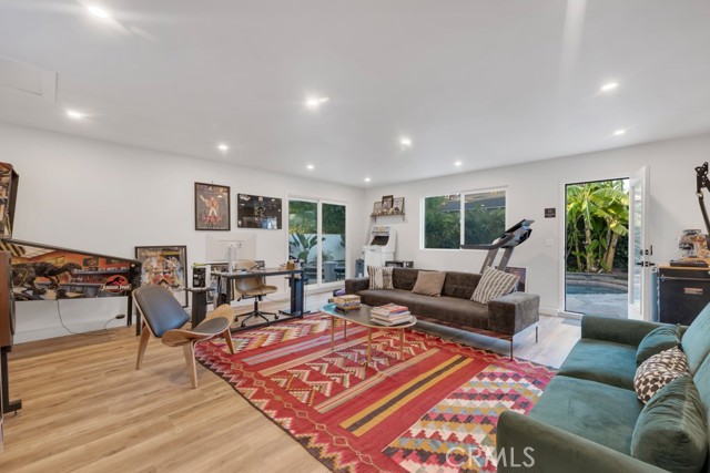 Detail Gallery Image 45 of 52 For 5727 Colbath, Valley Glen,  CA 91401 - 3 Beds | 3 Baths