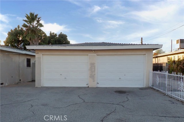 Detail Gallery Image 8 of 32 For 11233 Victory Bld, North Hollywood,  CA 91606 - – Beds | – Baths