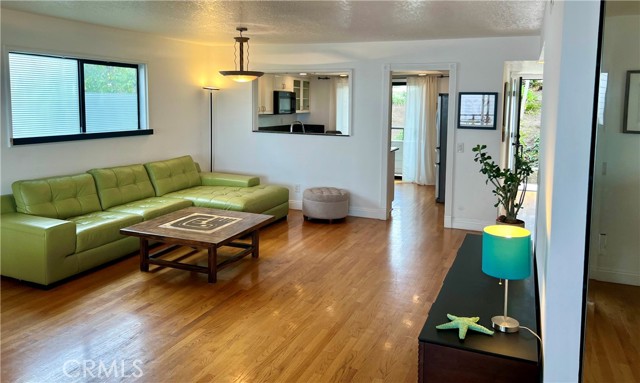 431 Camino De Las Colinas, Redondo Beach CA: https://media.crmls.org/medias/b824df38-9b48-461a-845d-8803d5ca0ddb.jpg