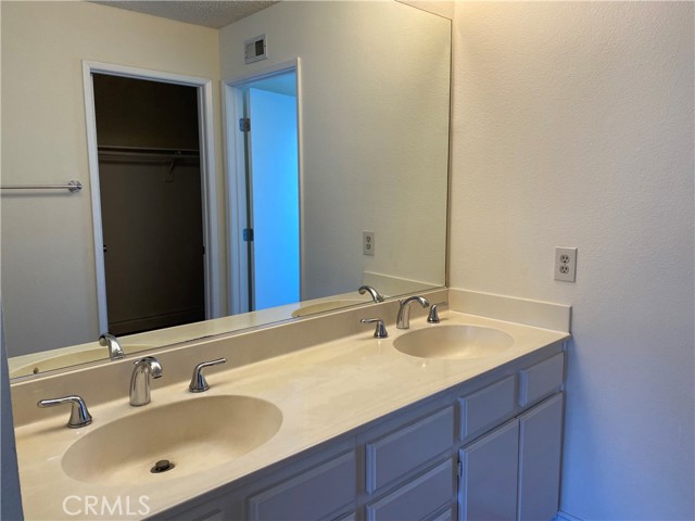 Detail Gallery Image 3 of 7 For 2971 Plaza Del Amo #313,  Torrance,  CA 90503 - 3 Beds | 3 Baths